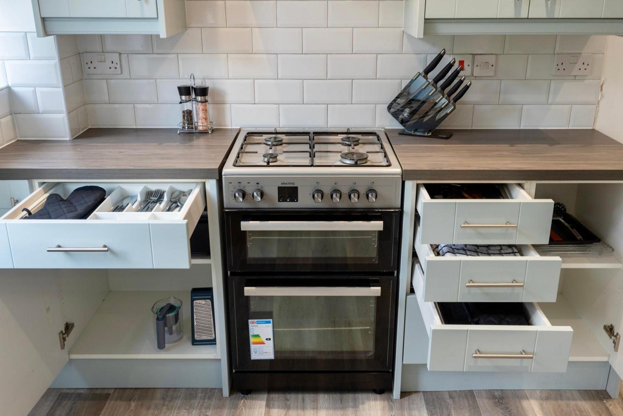 Double Room In Refurbished 5 Bed Home With Wifi And Tv BW Room 4 솔리헐 외부 사진