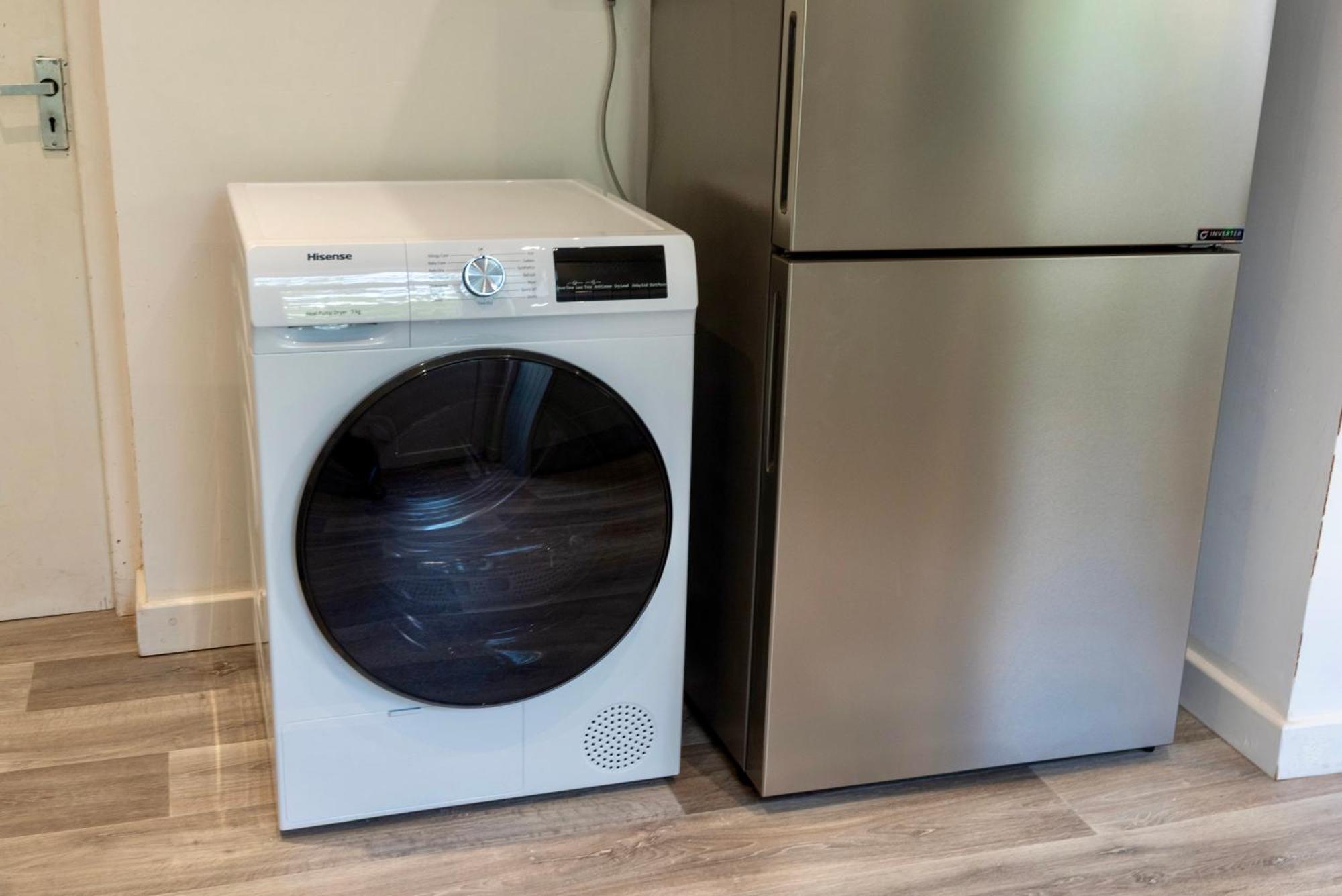 Double Room In Refurbished 5 Bed Home With Wifi And Tv BW Room 4 솔리헐 외부 사진