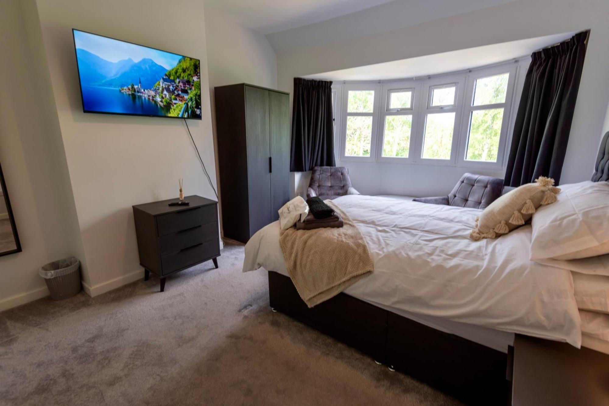 Double Room In Refurbished 5 Bed Home With Wifi And Tv BW Room 4 솔리헐 외부 사진