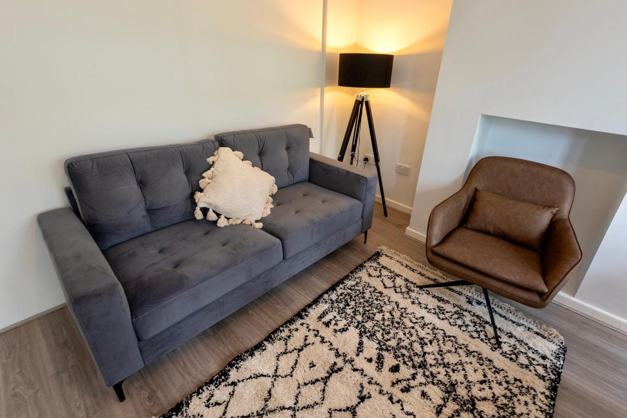 Double Room In Refurbished 5 Bed Home With Wifi And Tv BW Room 4 솔리헐 외부 사진