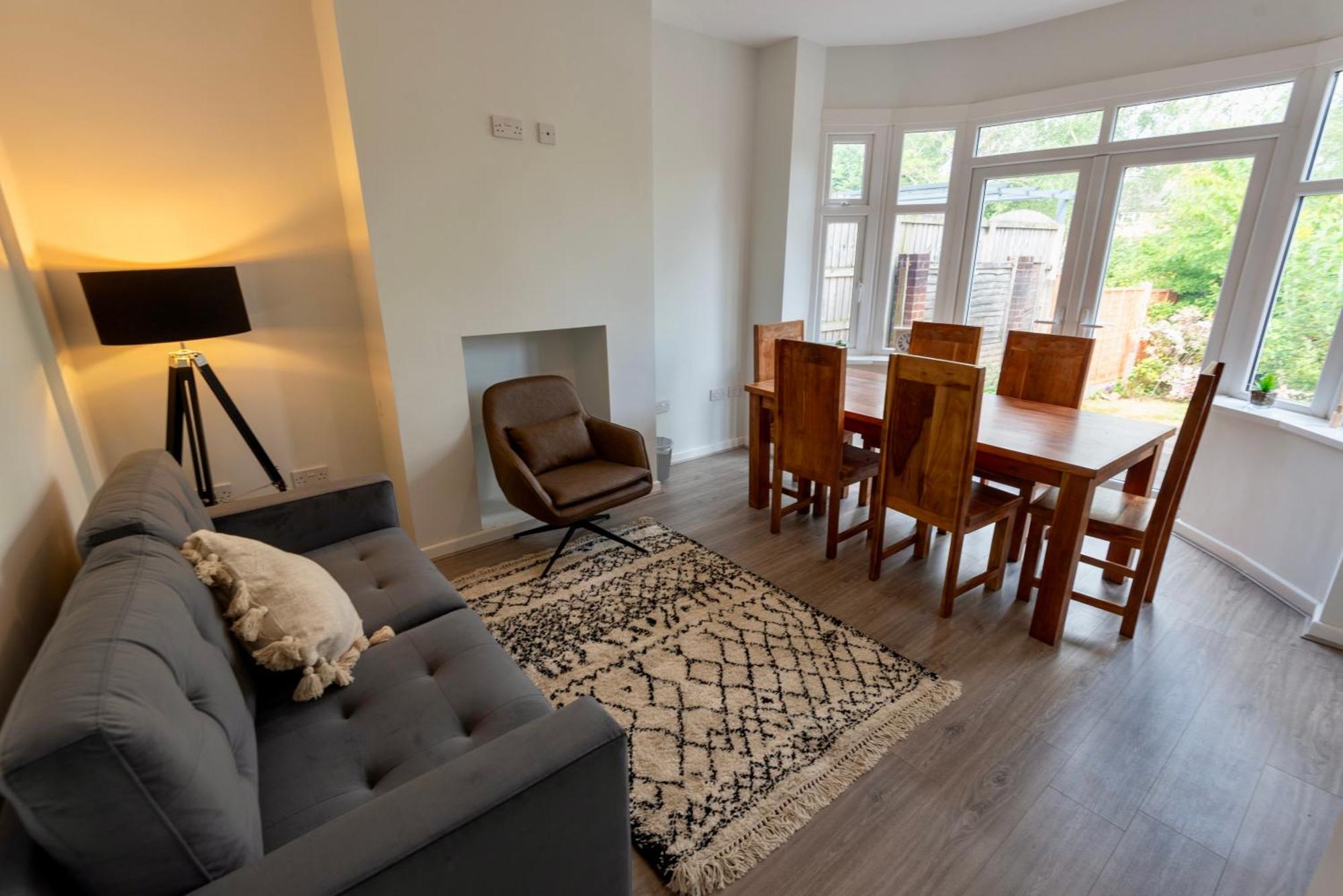Double Room In Refurbished 5 Bed Home With Wifi And Tv BW Room 4 솔리헐 외부 사진