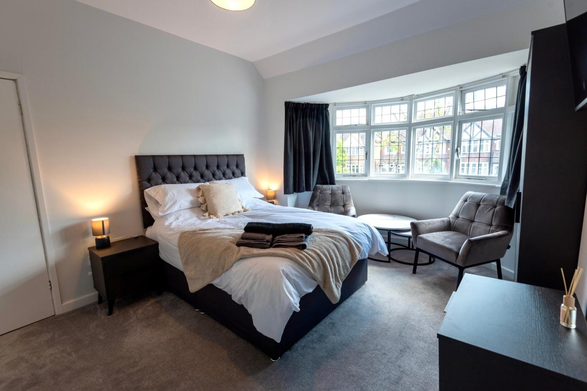 Double Room In Refurbished 5 Bed Home With Wifi And Tv BW Room 4 솔리헐 외부 사진