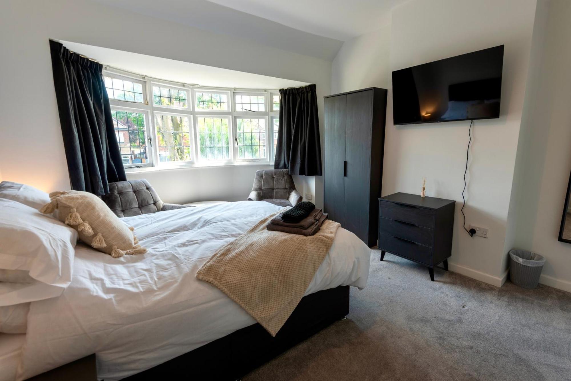 Double Room In Refurbished 5 Bed Home With Wifi And Tv BW Room 4 솔리헐 외부 사진