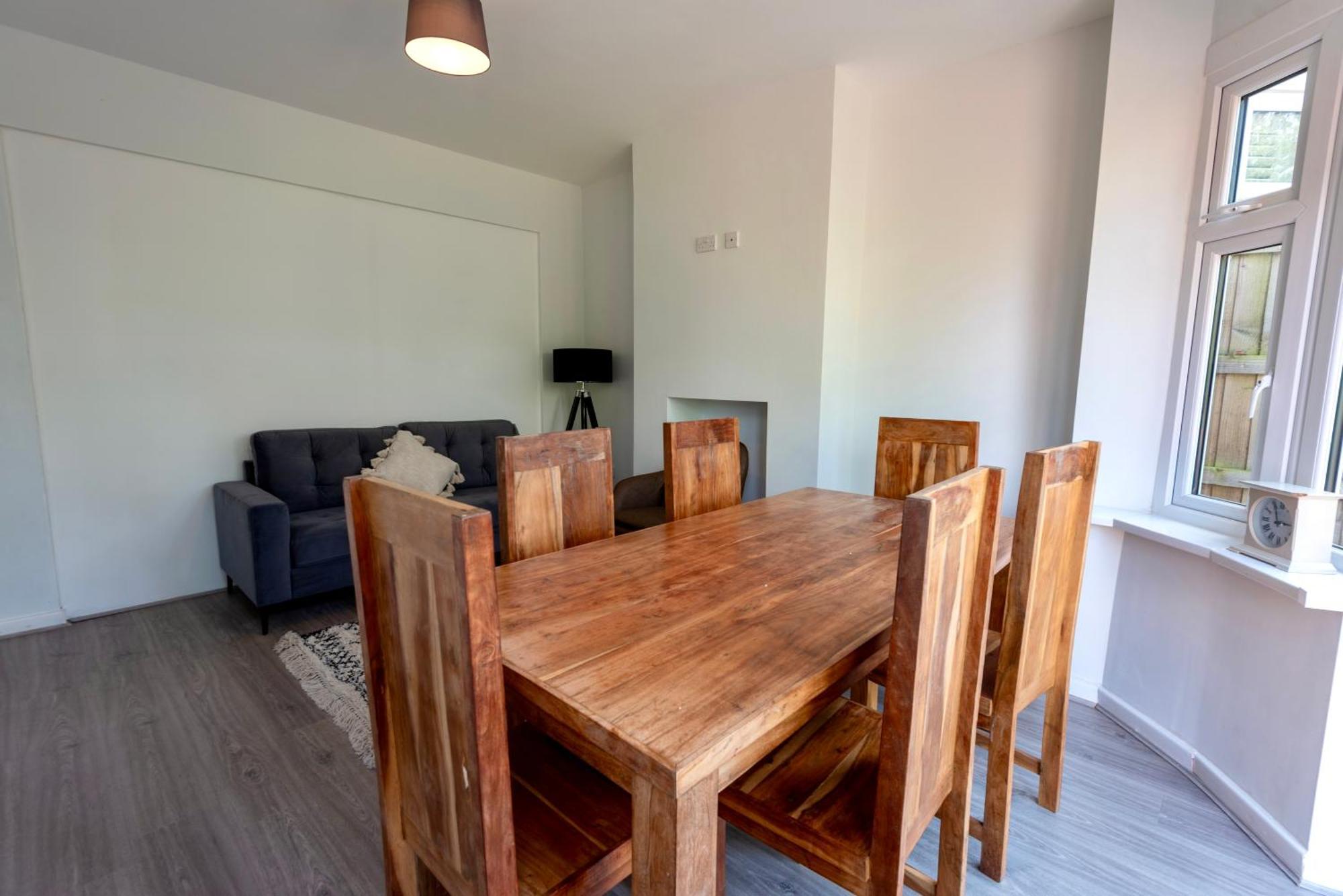 Double Room In Refurbished 5 Bed Home With Wifi And Tv BW Room 4 솔리헐 외부 사진