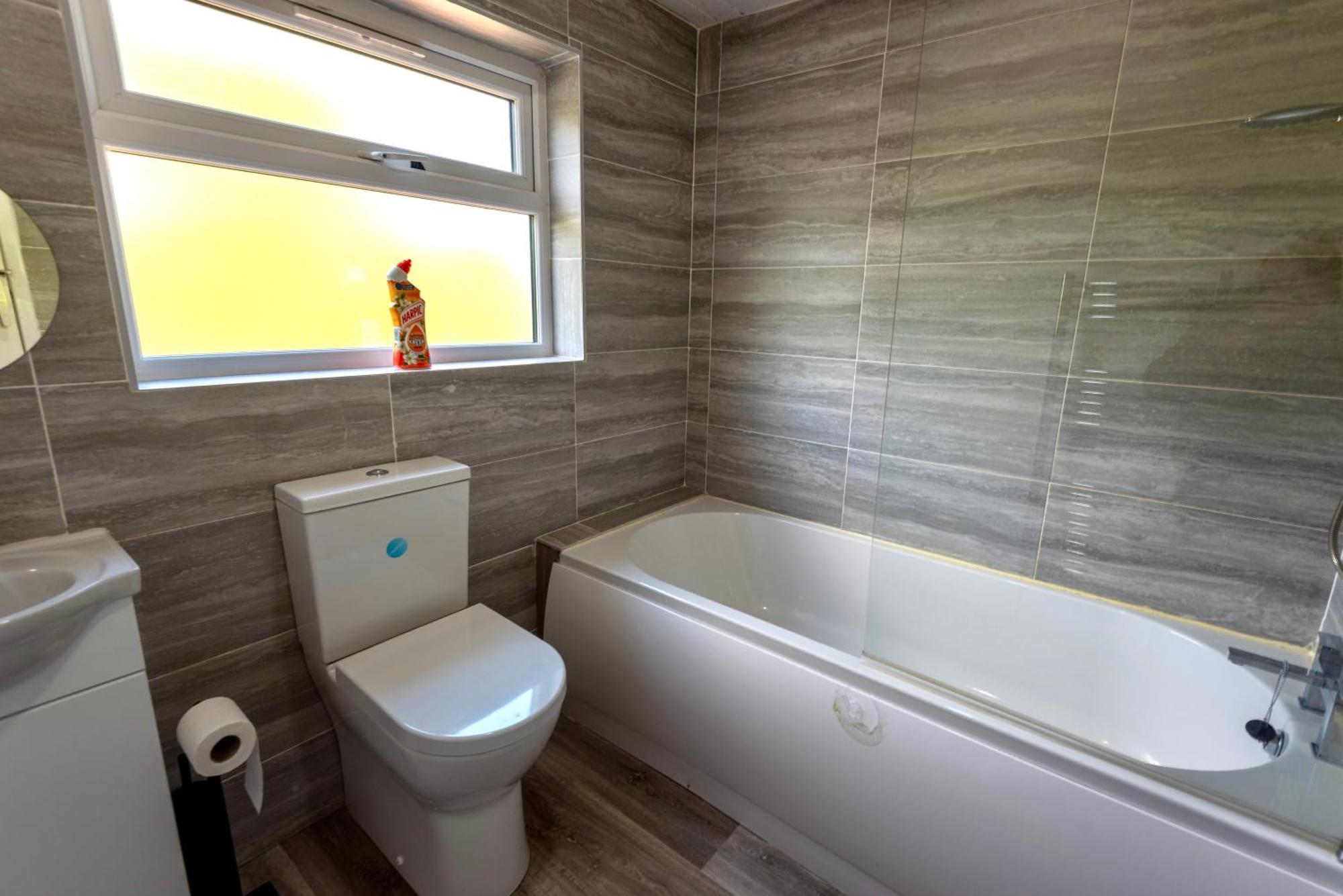 Double Room In Refurbished 5 Bed Home With Wifi And Tv BW Room 4 솔리헐 외부 사진