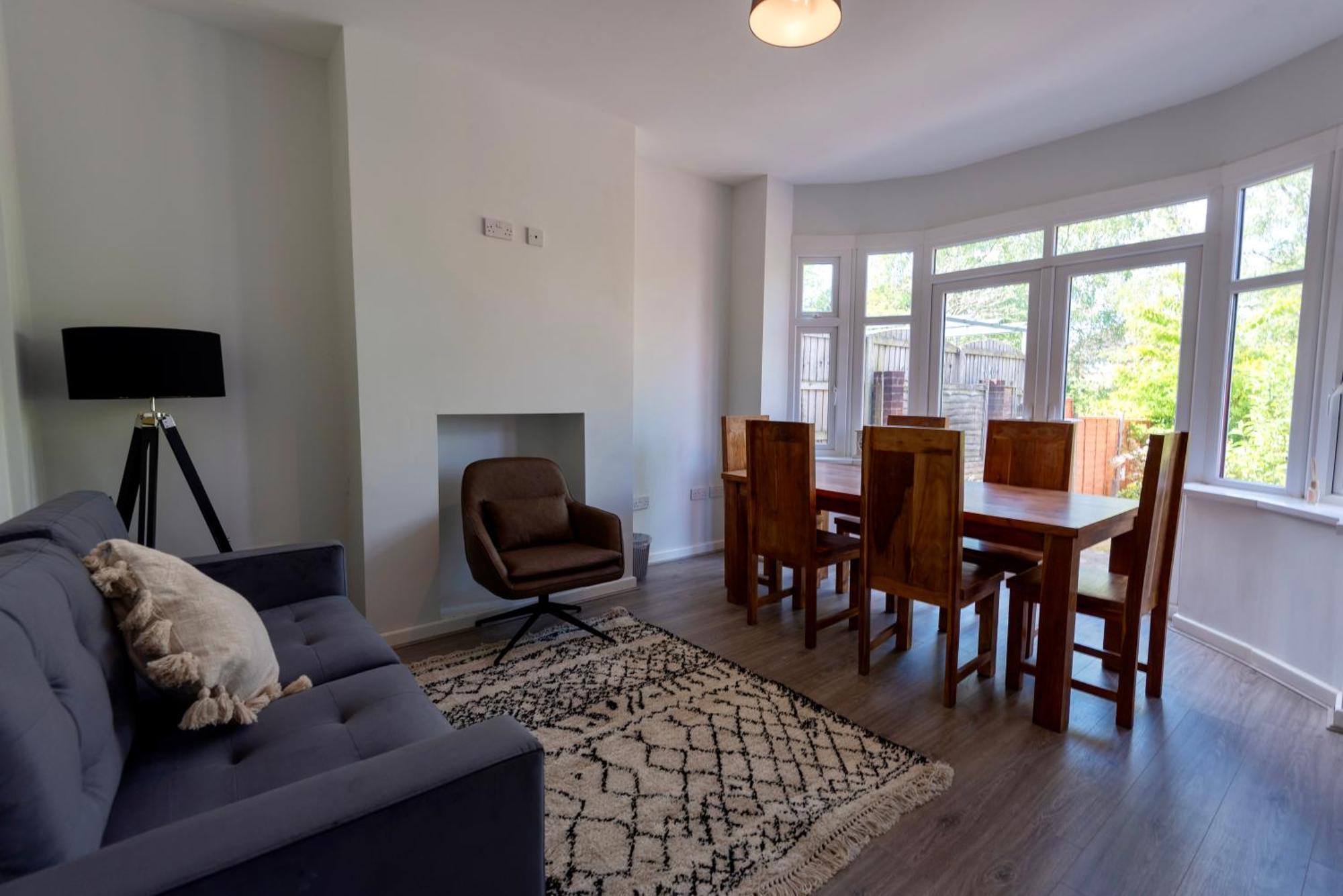 Double Room In Refurbished 5 Bed Home With Wifi And Tv BW Room 4 솔리헐 외부 사진